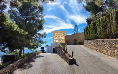 Fantastic mansion with panoramic views in the valley between Altea and Callosa.